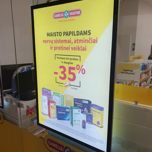 Kaksipuoleinen LED-valotaulu mainokselle, jossa ilmoitus Maisto Papildams - tuotteista -35% alennus.