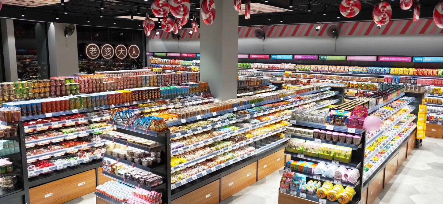 LED-kalustevalaisin korostaa myymälähyllyn tuotteita tasaisesti ja häikäisemättä – täydellinen ratkaisu kaupalliseen hyllyvalaistukseen.