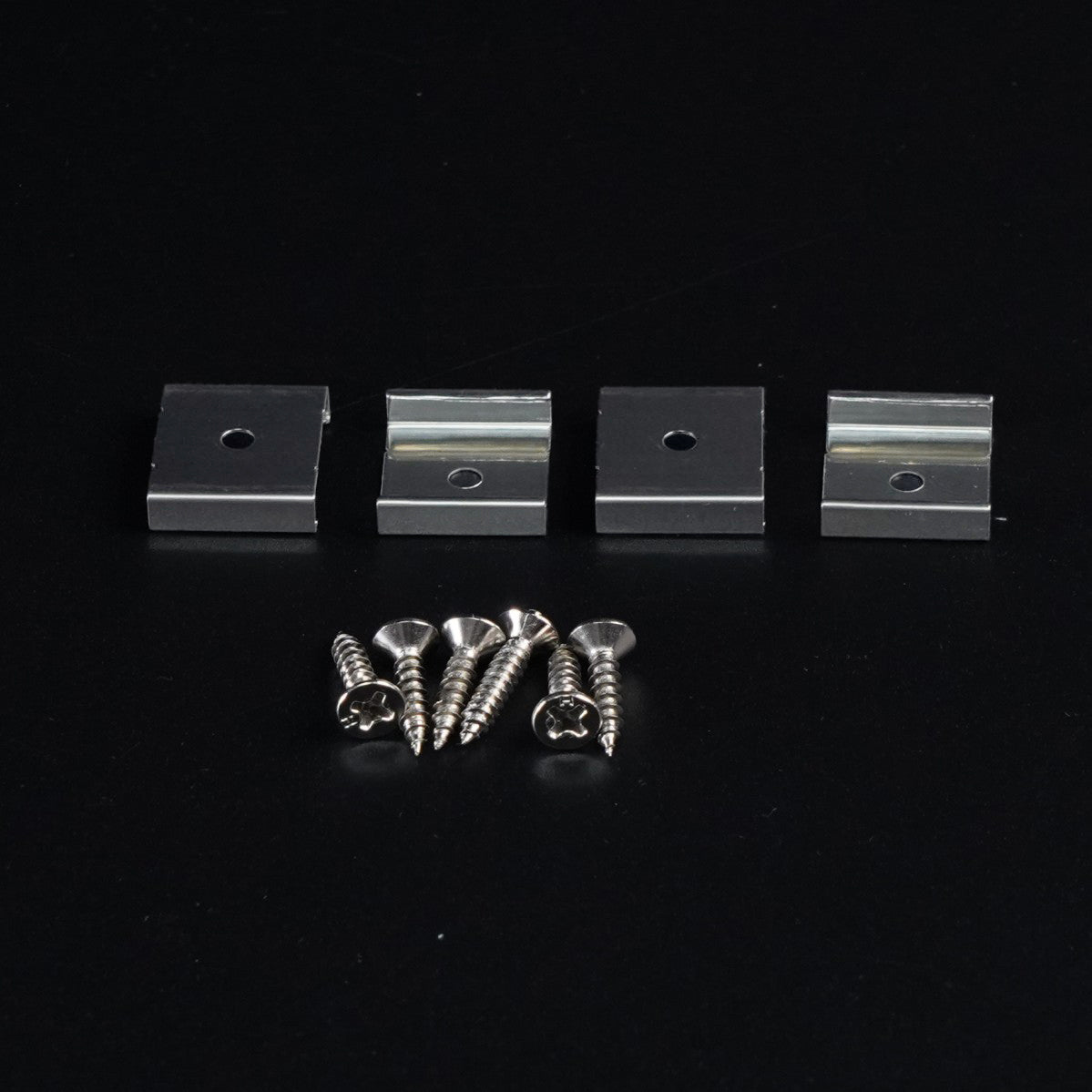 CP-04 Kiinnitysklipsi – Pinta -profiileihin