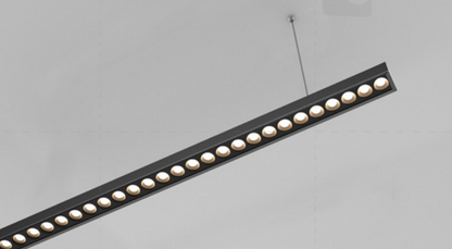 LS25 – Slim, lineaarinen LED-riippuvalaisin, valonjaolla 30°/55°, 24V, Musta, downlight/alasvalo