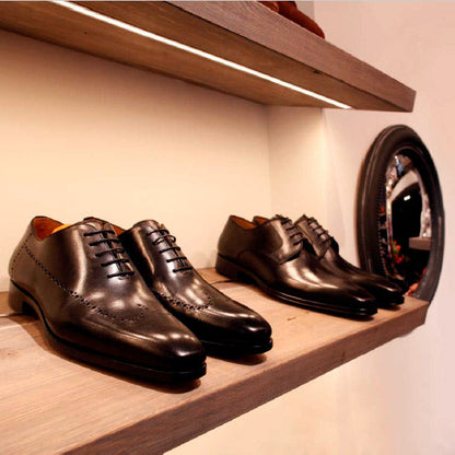 mini-uppo10-upotettava-pieni-led-profiili-hyllyssä